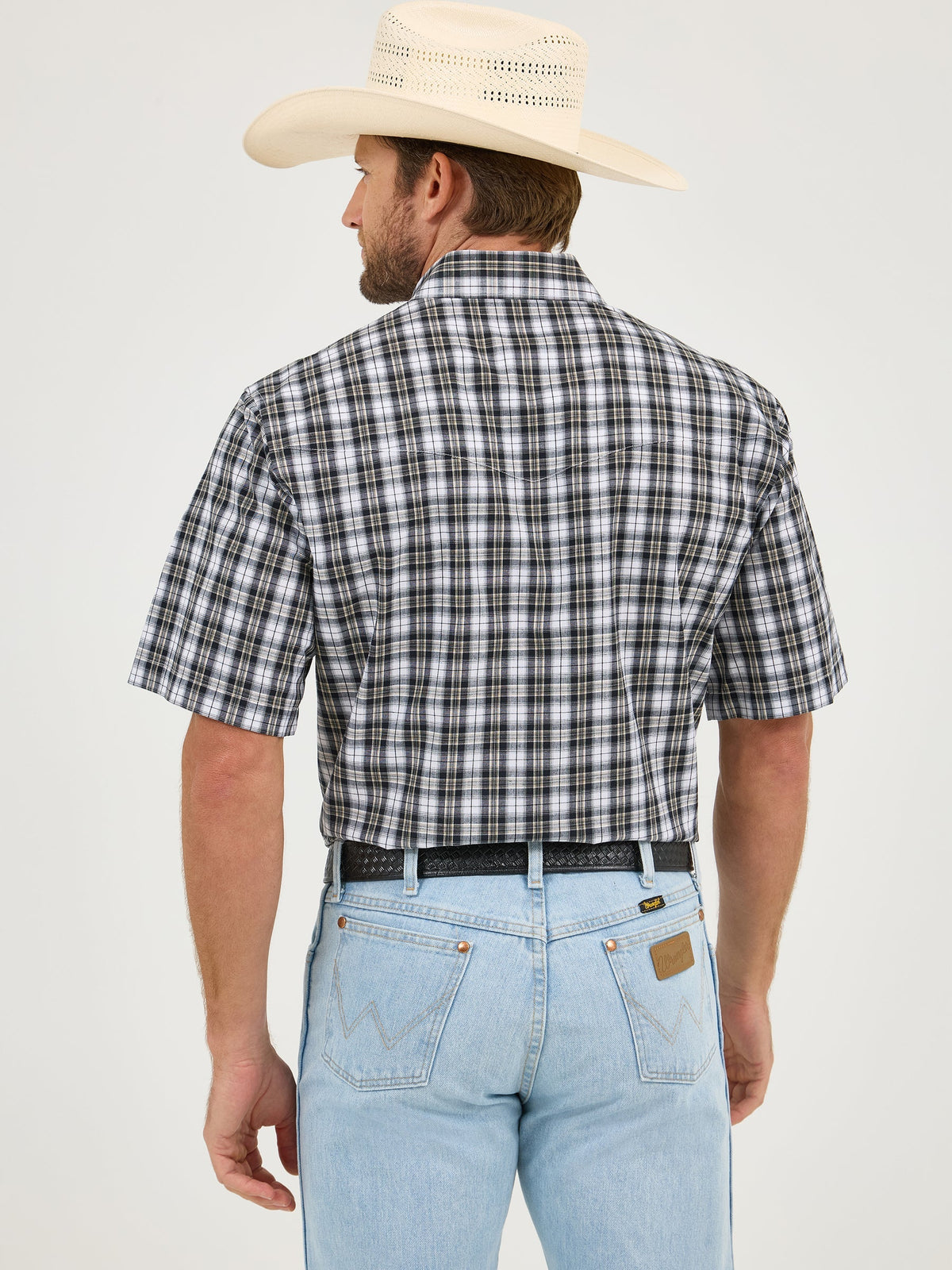 Wrangler Men's Wrinkle Resist Classic Fit Snap-Up Short Sleeve Work Shirt Work Shirts Wrangler