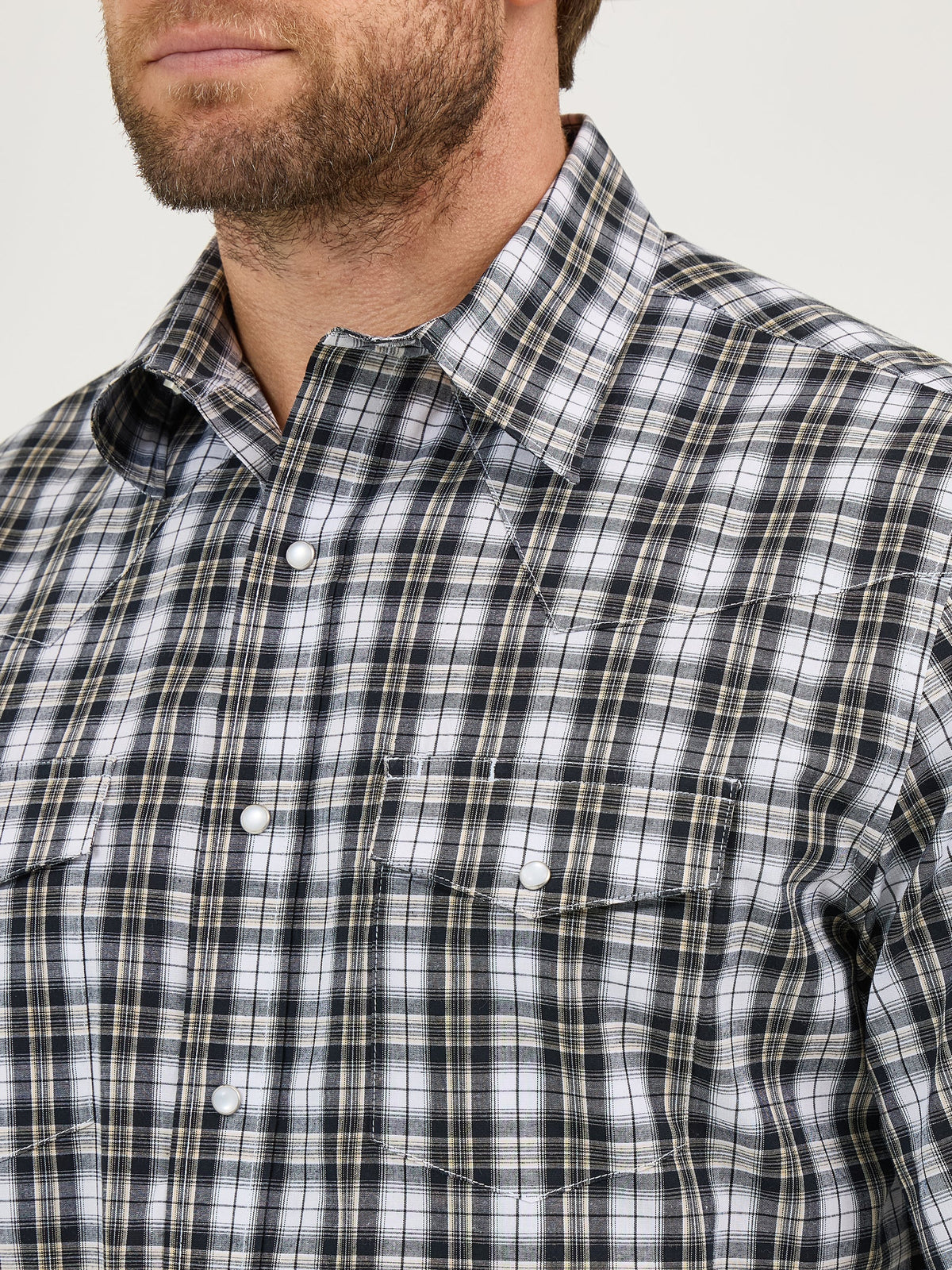 Wrangler Men's Wrinkle Resist Classic Fit Snap-Up Short Sleeve Work Shirt Work Shirts Wrangler